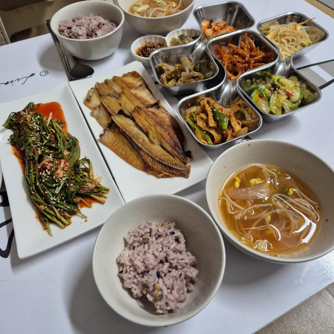 3. Nothing fancy, just a comforting Korean dinner at home 🍲🍚