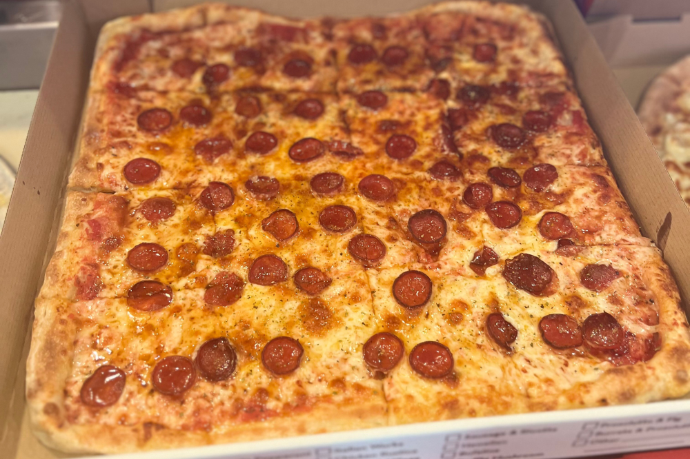 Fresh start, authentic flavors: Russo’s New York Pizzeria in Spring under new ownership “Russo’s New York Pizzeria Spring location under new ownership with fresh Italian menu, stone-fired pizzas, pasta dishes, calzones, and sandwiches.