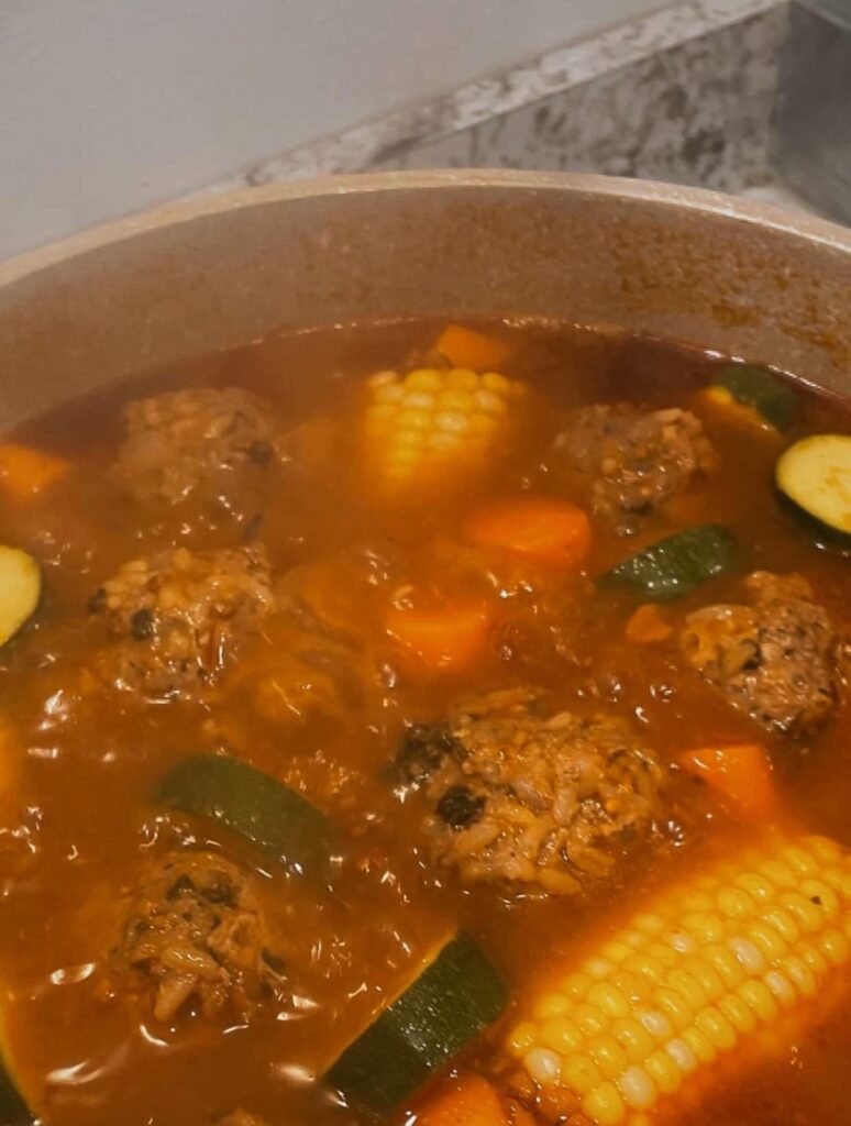 Caldo de Albóndigas