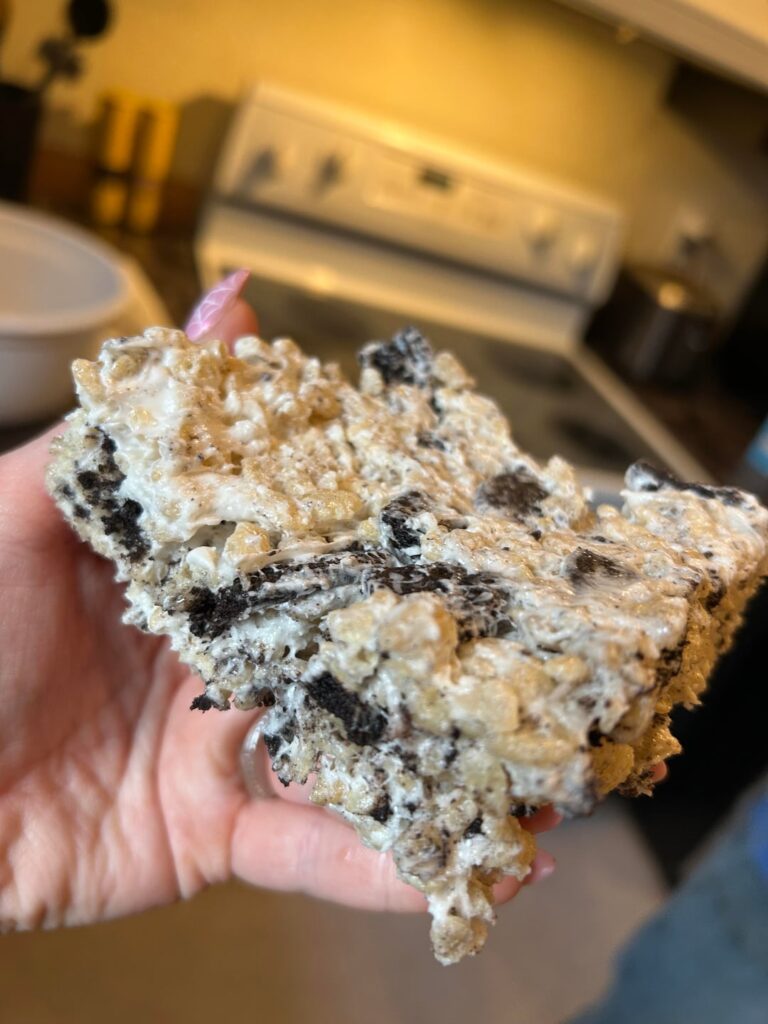 Vegan Oreo rice krispy treats