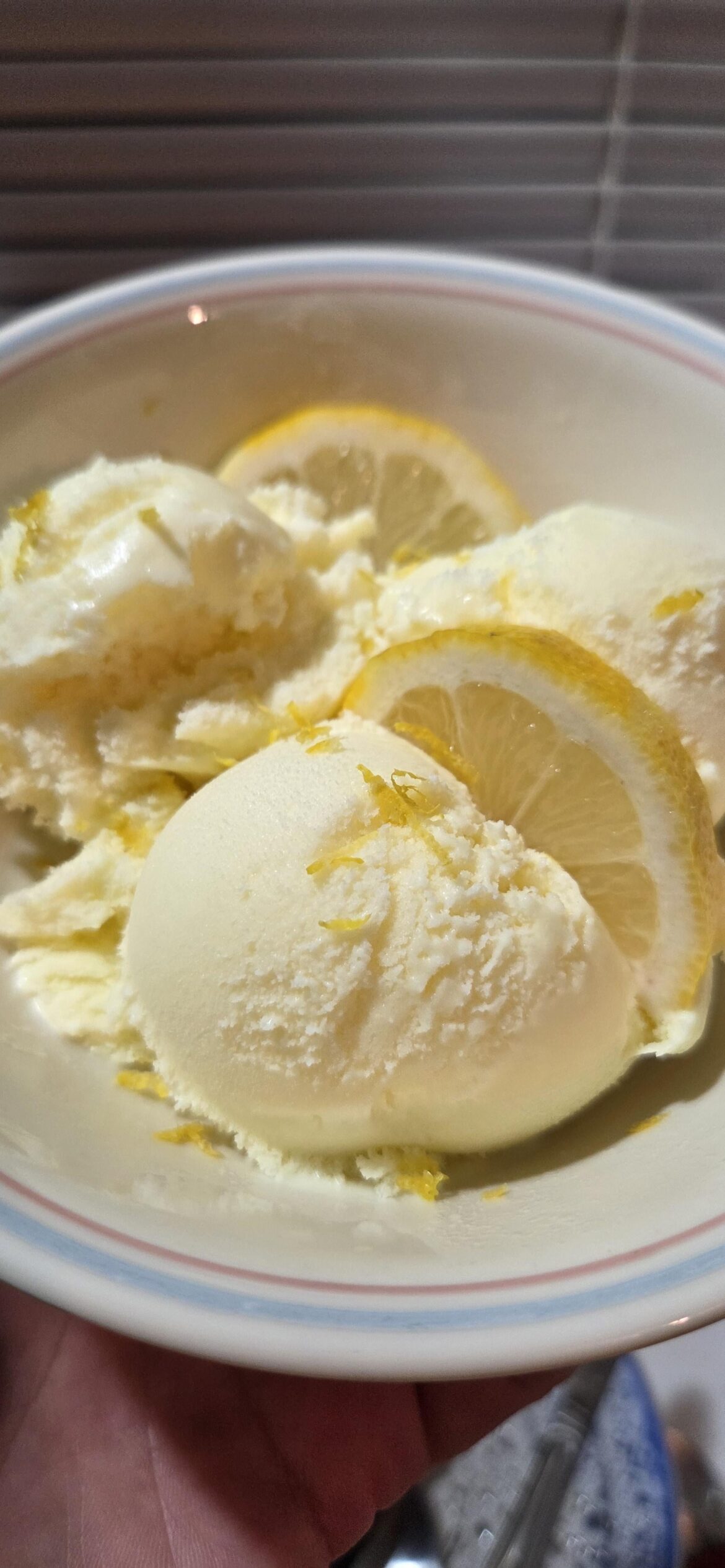 My 3rd attempt at making ice cream and it turned out amazing! Lemon custard 🍋