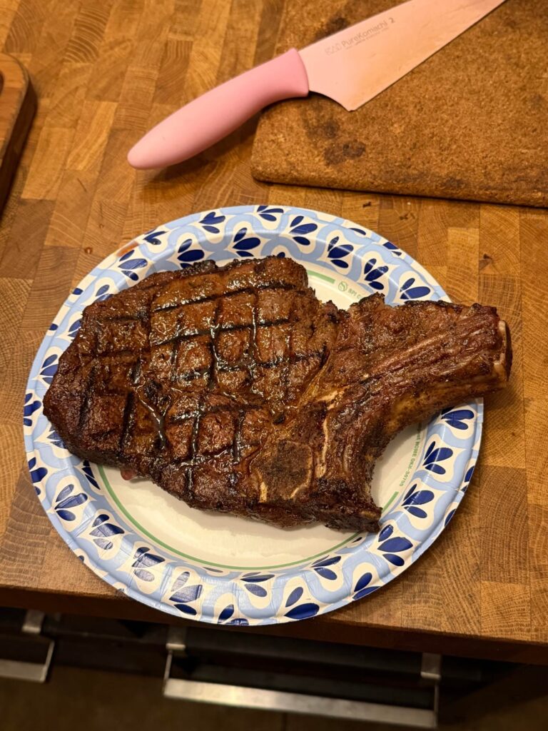 Would you eat this off of this specific plate ? 📄 🍽️