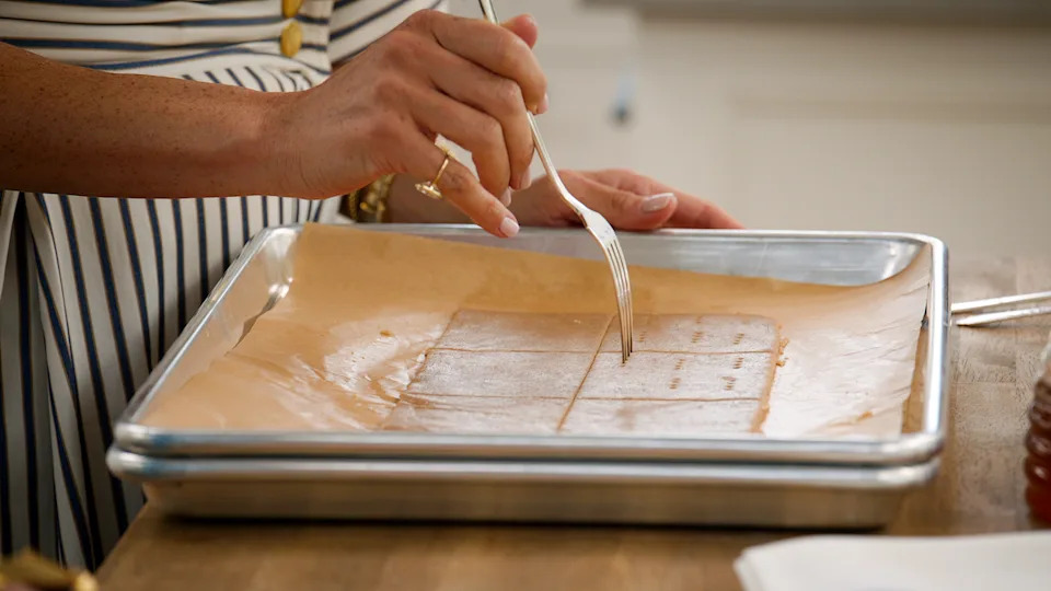 Homemade graham crackers? I'll pass. (Netflix)