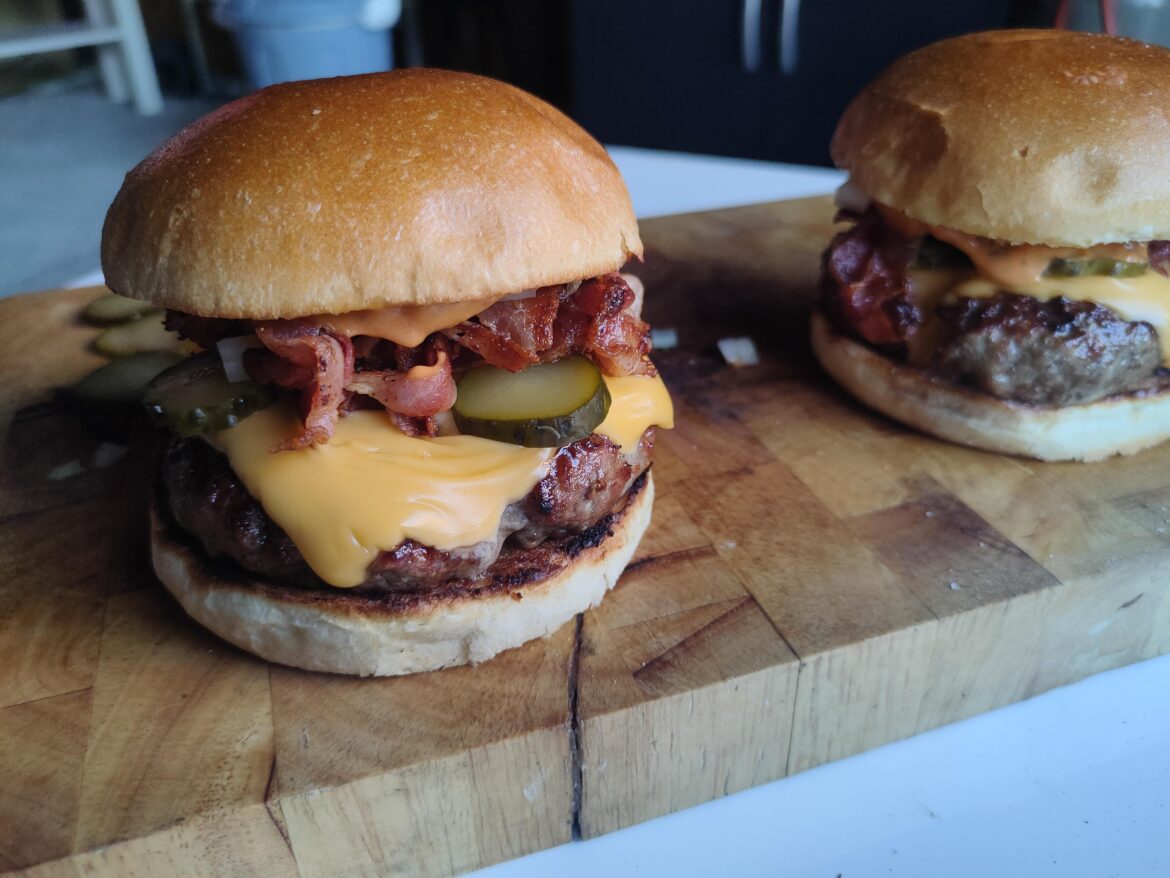 Simple Cheese Burger with Bacon