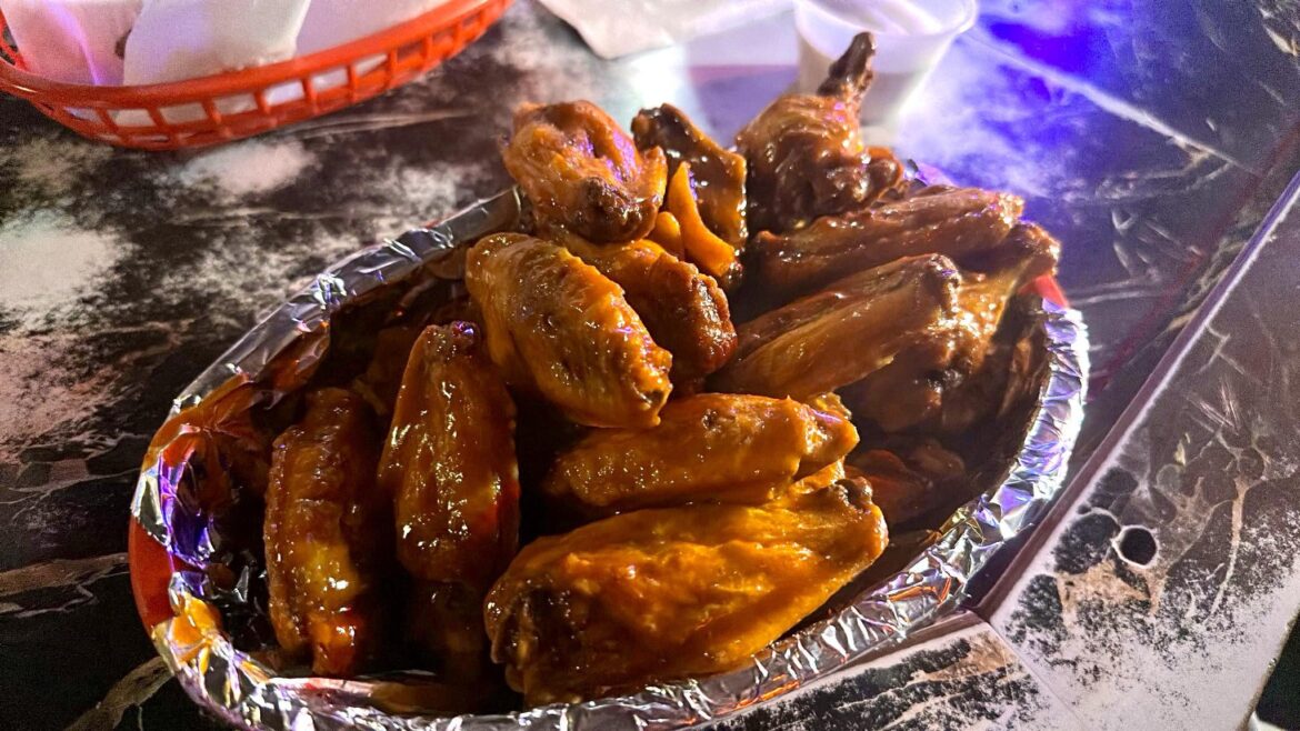 Dive bar wings