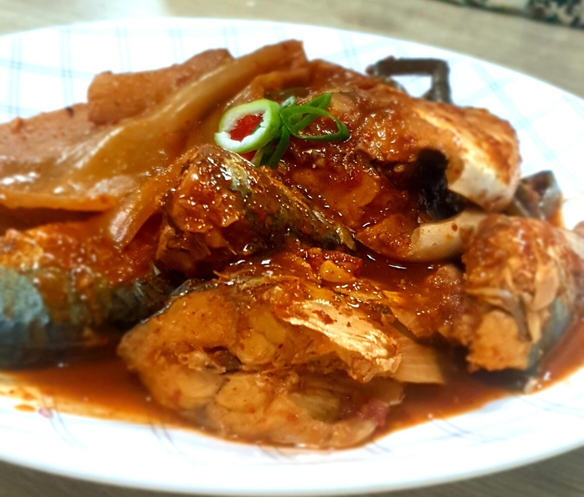 Mackerel stew — the combination of mackerel and aged kimchi is truly delicious!