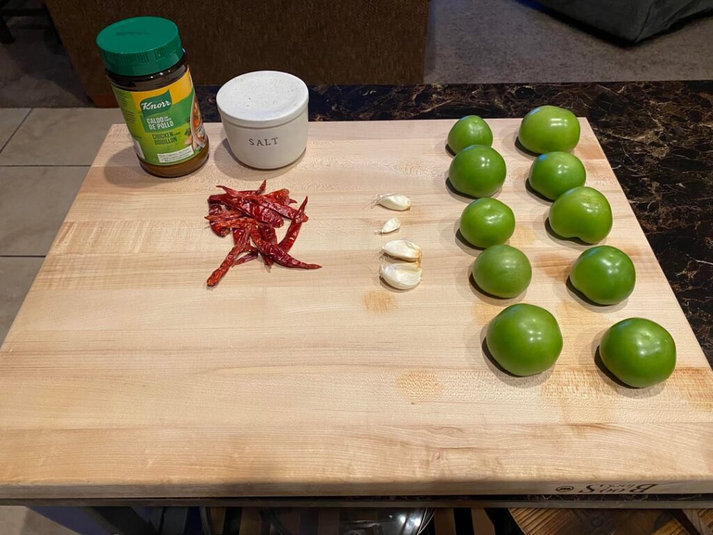 Chile de arbol and tomatillo salsa Chile de arbol and tomatillo salsa