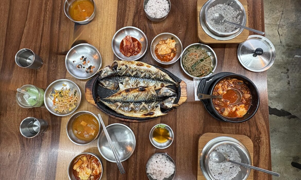 Awesome Mackerels grilled in a Brazier (고등어 구이)