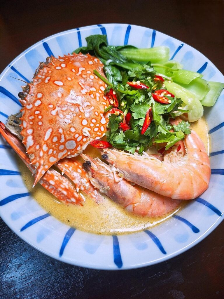 Crab Bee Hoon Soup 螃蟹米粉汤 🦀🍜 no budget for mud crabs so we settled for flower crabs 🤑 Crabs are super sweet and juicy, prawn are fresh and succulent ❤️🤤The soup was very flavourful and made even more yummy by the crab and prawns, butter and huadiao wine👍🏻 Crab Bee Hoon Soup 螃蟹米粉汤 🦀🍜 no budget for mud crabs so we settled for flower crabs 🤑 Crabs are super sweet and juicy, prawn are fresh and succulent ❤️🤤The soup was very flavourful and made even more yummy by the crab and prawns, butter and huadiao wine👍🏻