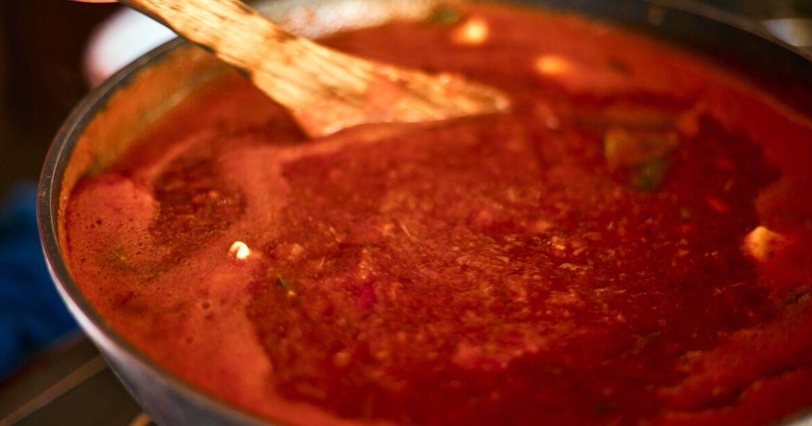 Quick 2-minute pasta sauce recipe tastes better than anything from supermarket Quick 2-minute pasta sauce recipe tastes better than anything from supermarket