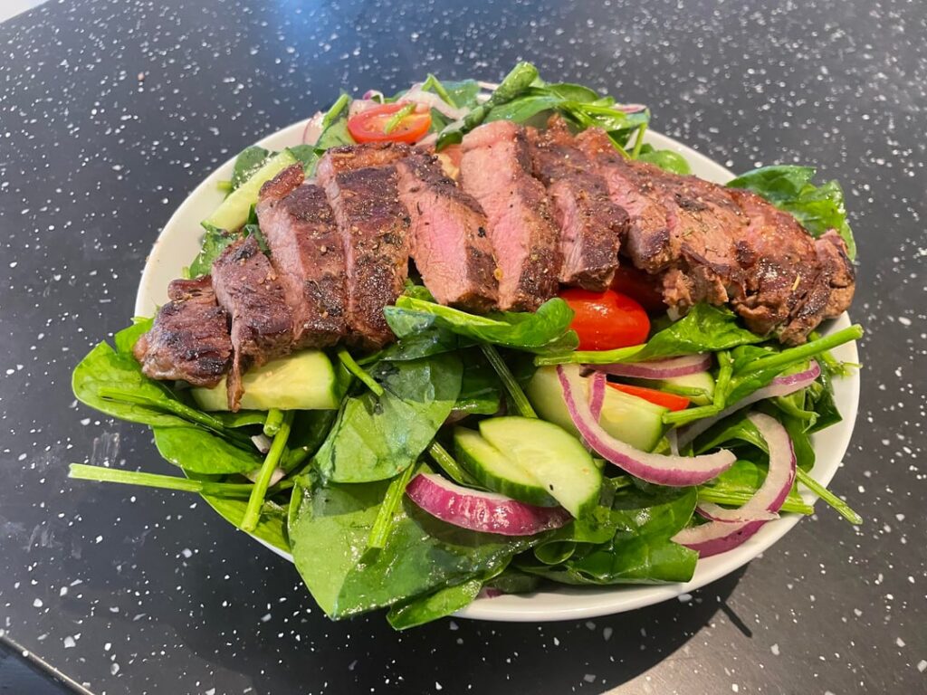 Can’t beat a wee steak salad for lunch 👌