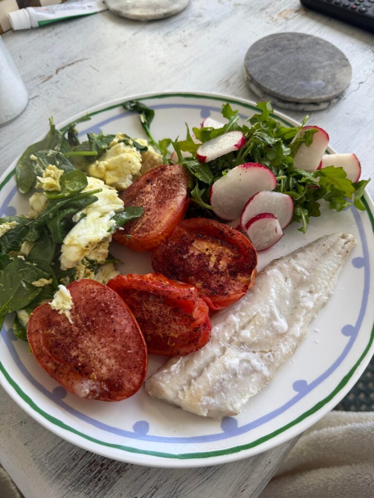 Breakfast.. only 205 calories in all of this yummy food!