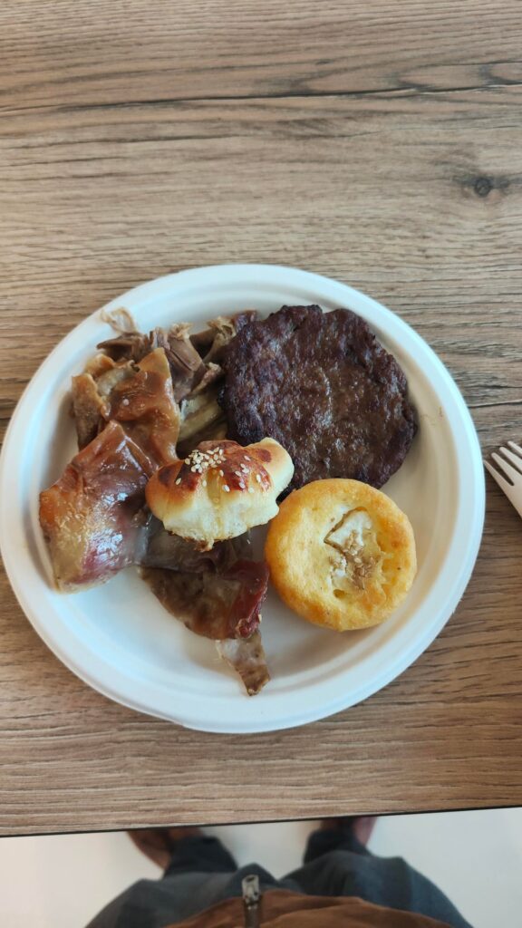 I think I ate around 5700kcal for lunch. Do you agree?