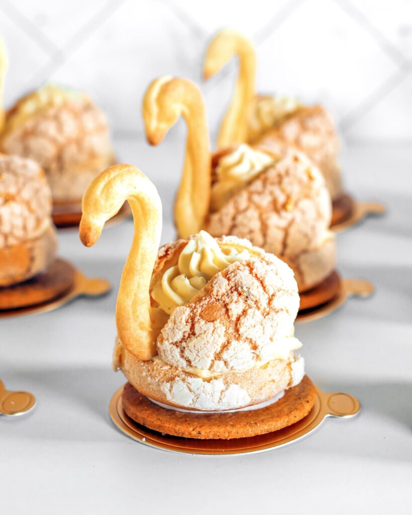 I made cream puff swans