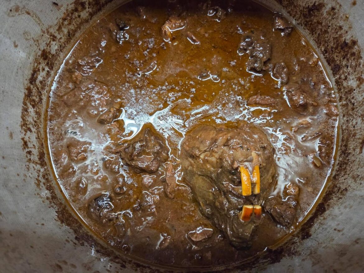 Muskrat stew. Told a friend about my posting here and he sent me this. Was a pot of stew he had at a party on the reservation.