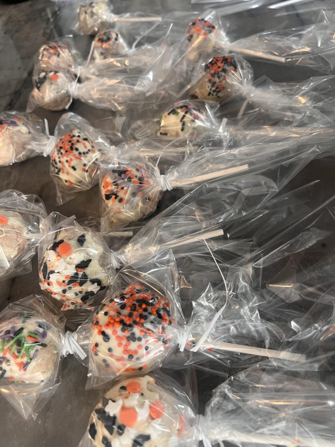 Halloween cakes pops.