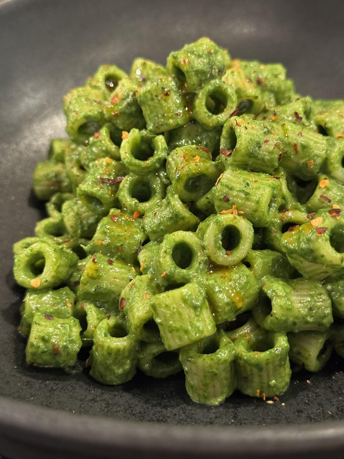 spinach ditalini pasta with spicy chili oil! 🌶️