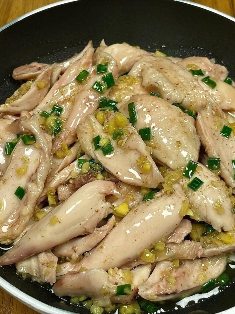 Steamed Chicken Thighs with Ginger and Onion is a simple,🍗😋 tasty dish with soft chicken and a light, flavorful ginger-onion sauce. RECIPE BELOW