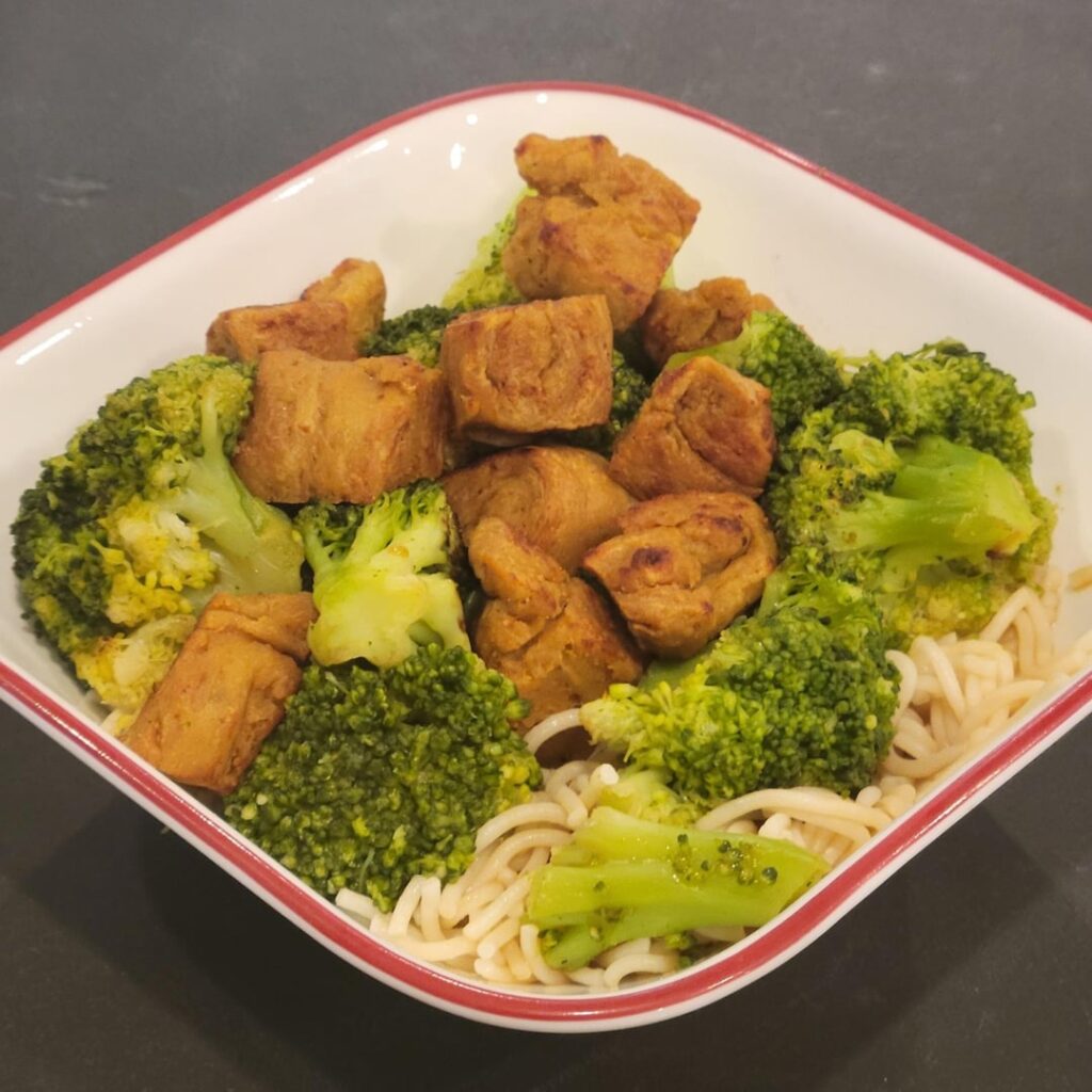 350 cal, 31g protein. Seitan is amazing!