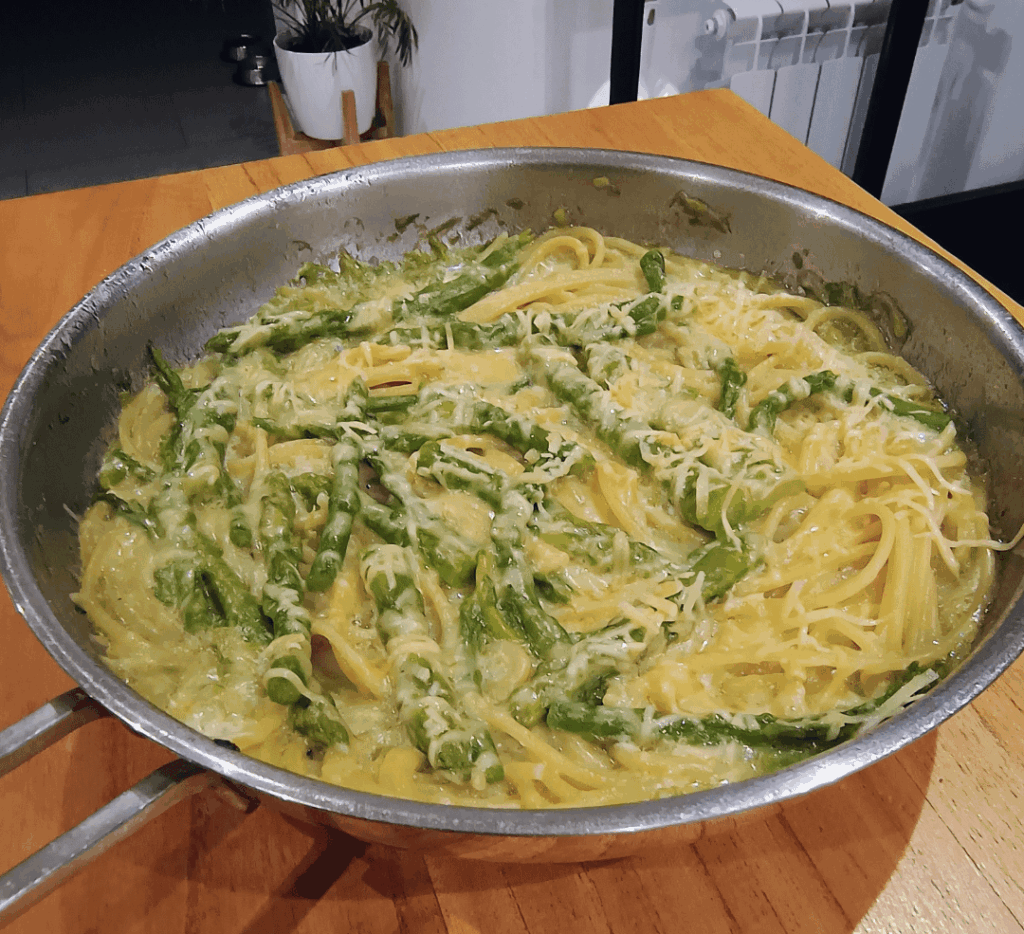 Asparagus and reggianito spaghetti