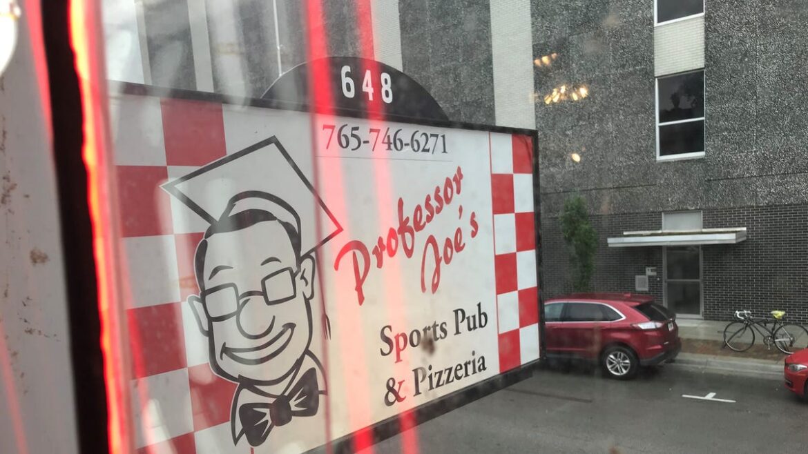 Lafayette's Professor Joe's serves up great pizza