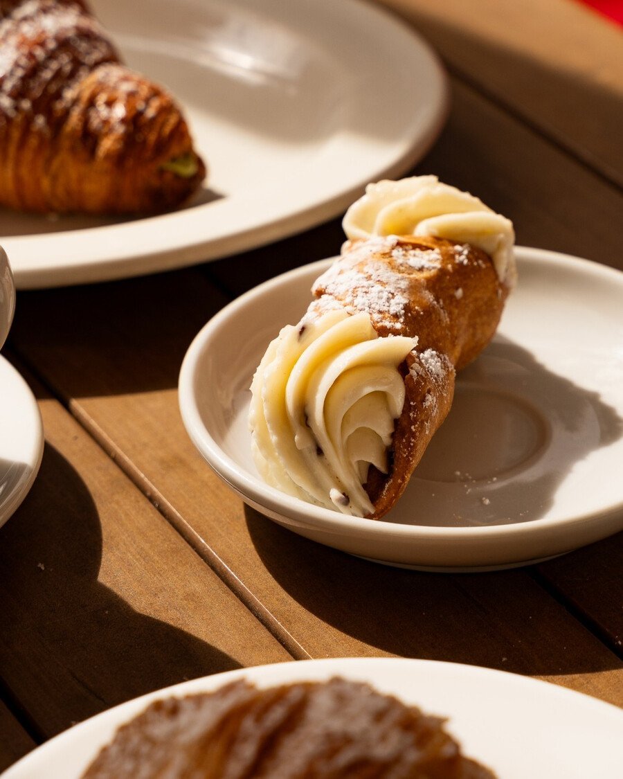 Café San Gennaro - On the hunt for Montréal's best cannoli