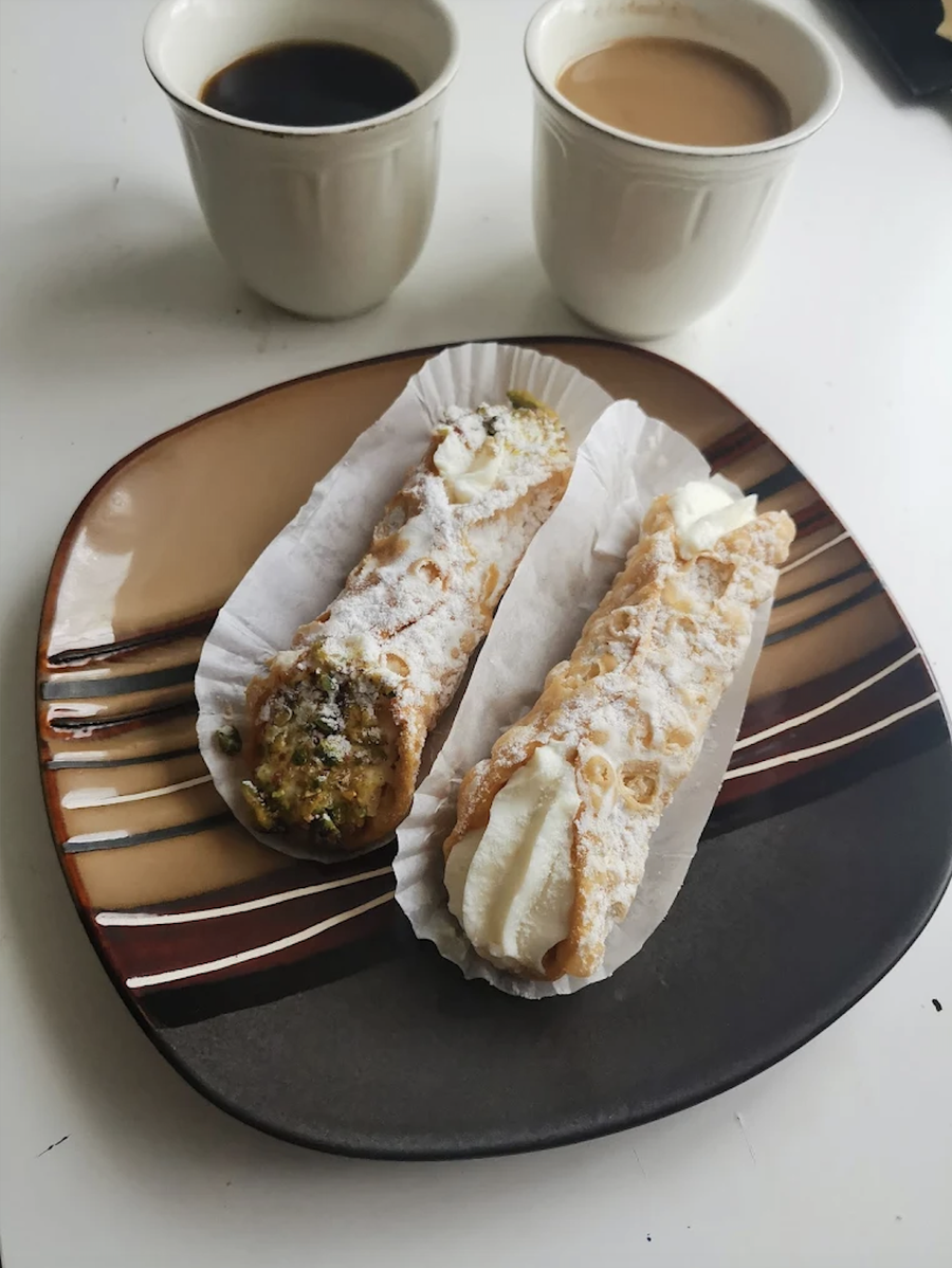 Boulangerie Pâtisserie La Conca D'oro - On the hunt for Montréal's best cannoli