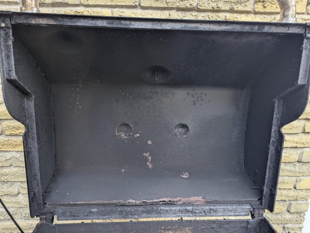 10 year old Genesis. What is this lid liner part called?