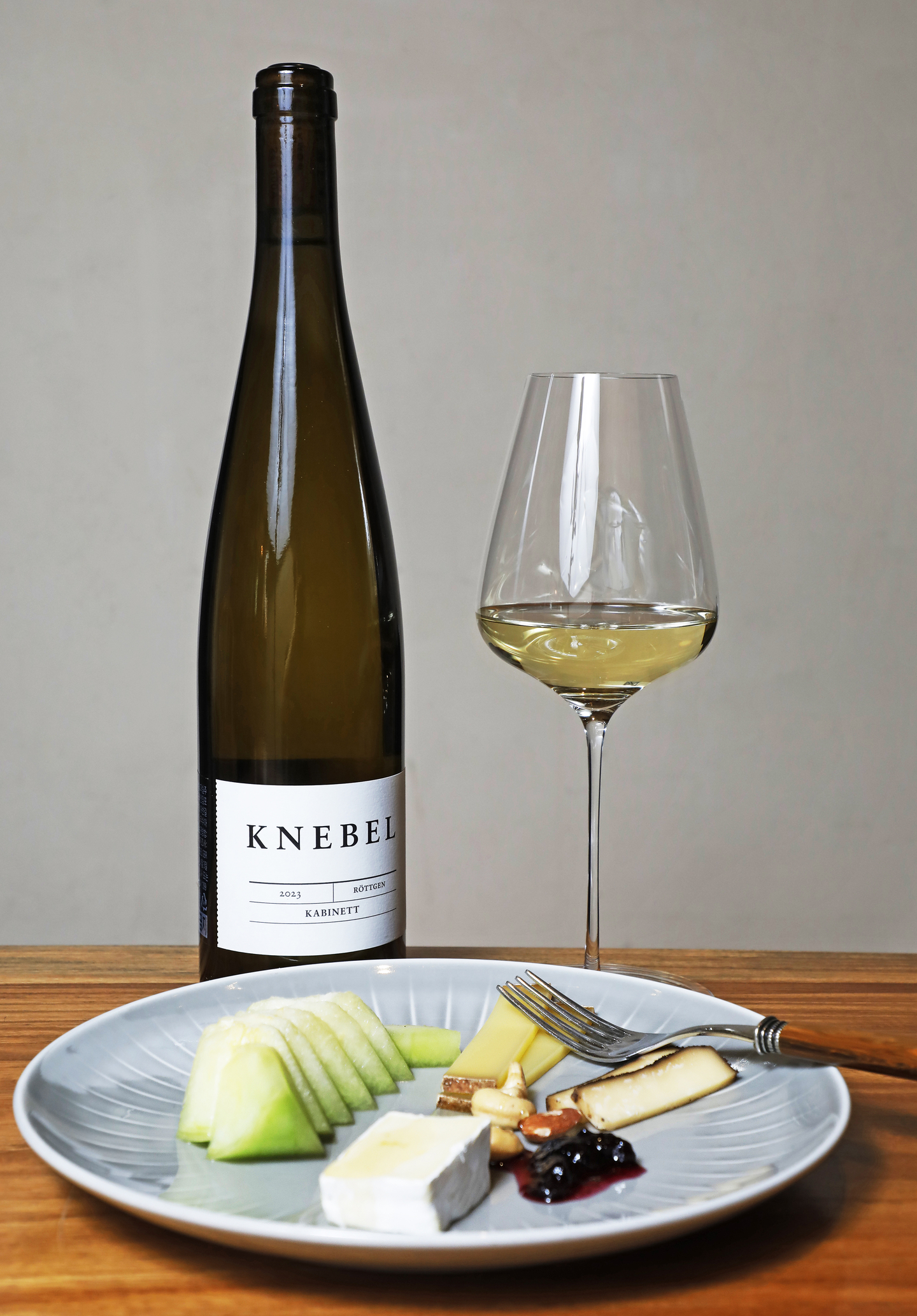 A cheese platter with a glass of Riseling Kabinett [PARK SANG-MOON]