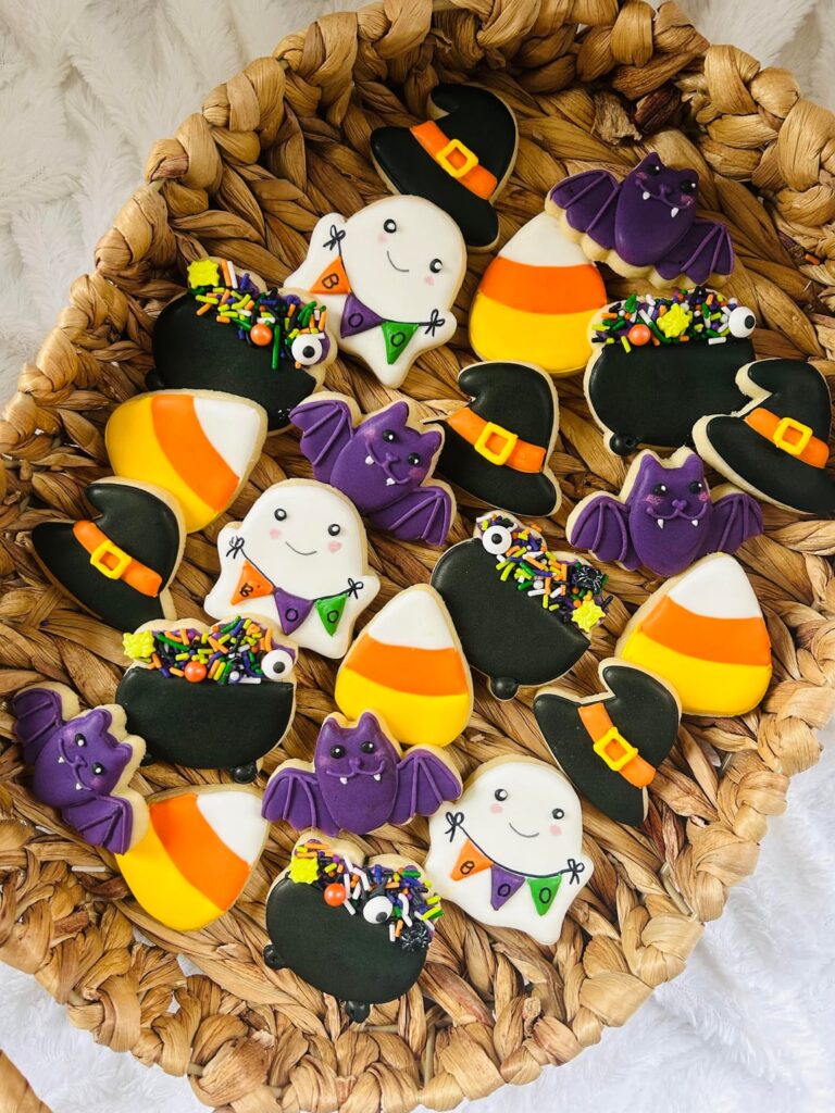 Happy Halloween everybody! Made my goodies into my first ever cookie cake and I’m digging it! 👻🎃🧙‍♀️🍪
