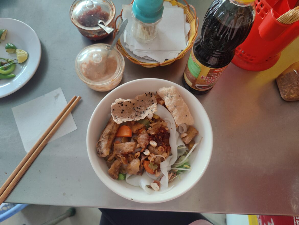 more mỳ quảng noodles in da nang, vietnam : )