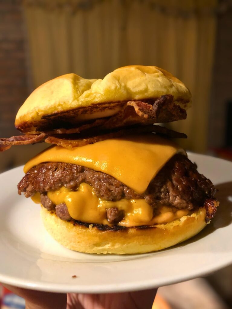 Homemade crispy bacon cheeseburger with thousand island sauce. Brioche bread from the market. 🍔​🥓​🧀