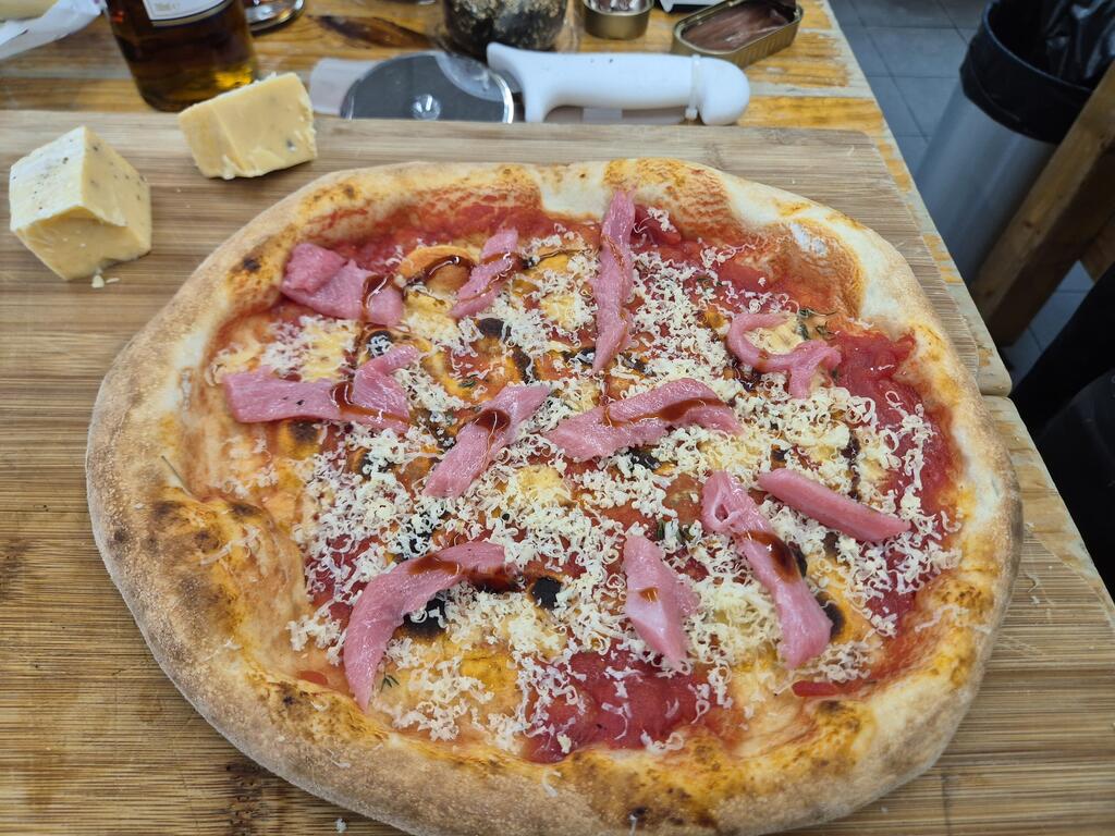 Pizza for the ultra-rich (Photo: Assaf Kamar) פיצה