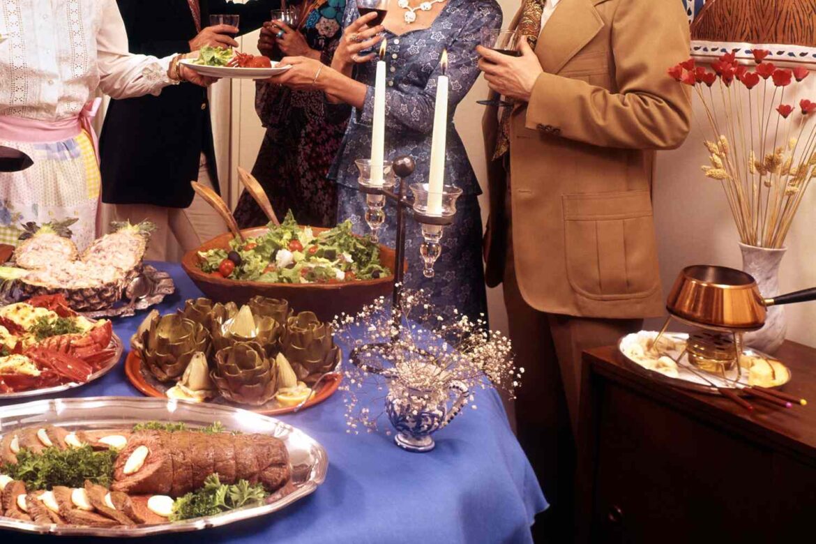 This 1970s Dinner Party Trend Is The Best Fall Hosting Idea