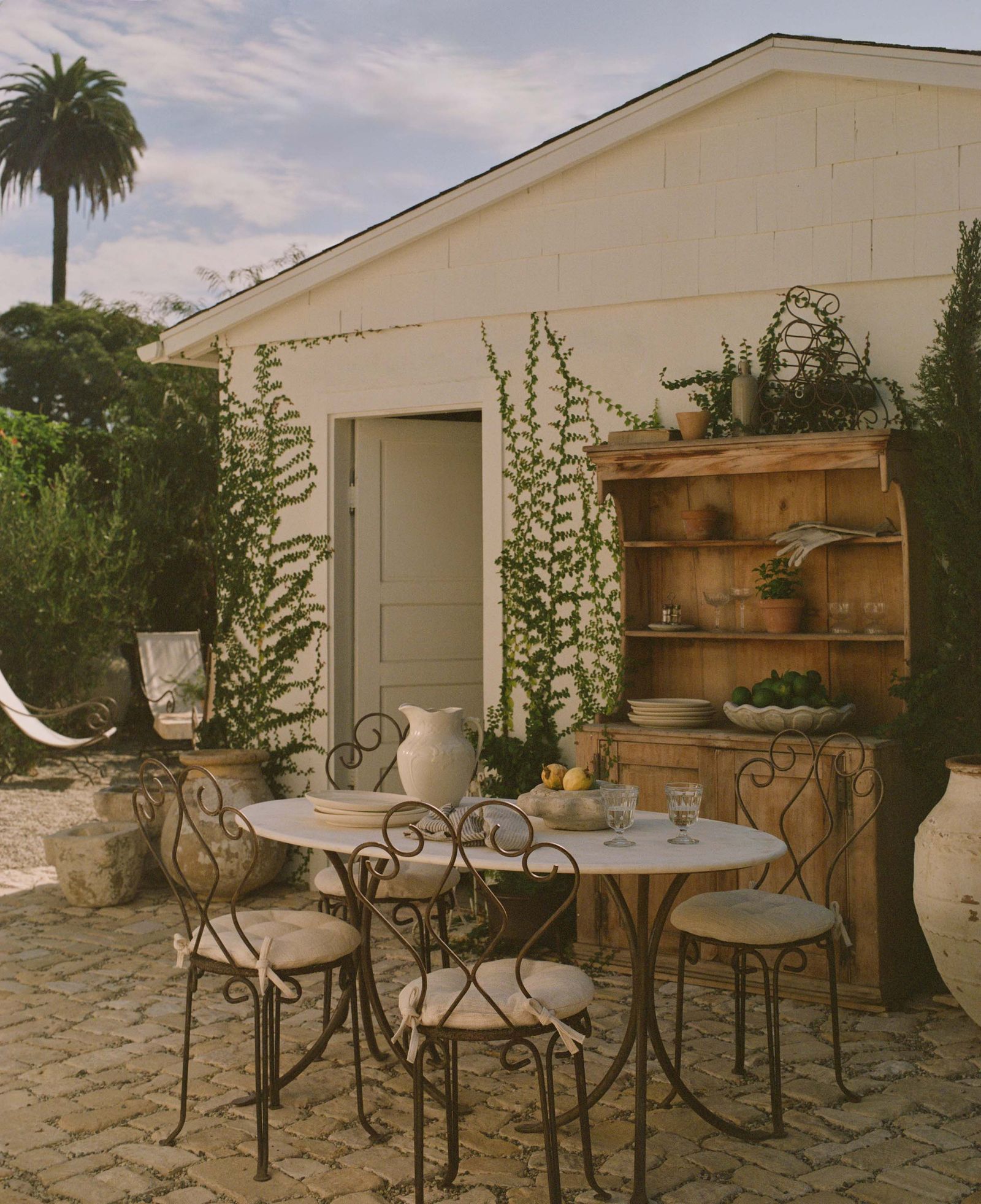 Ben and Kendall designed their own outdoor furniture. They found the cabinet meanwhile on Facebook Marketplace.