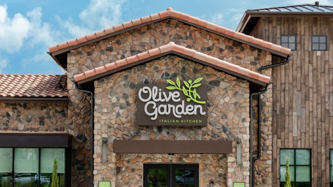Olive Garden is shutting down all its locations on this date! Find out why
