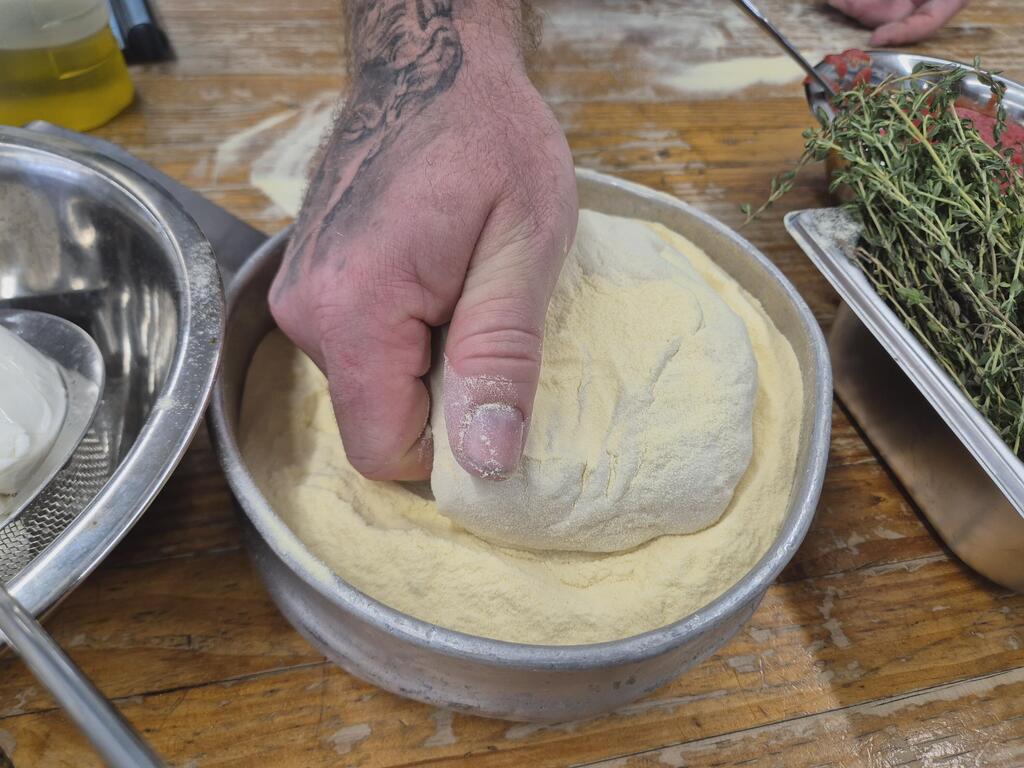 Preparing the dough (Photo: Assaf Kamar) פיצה