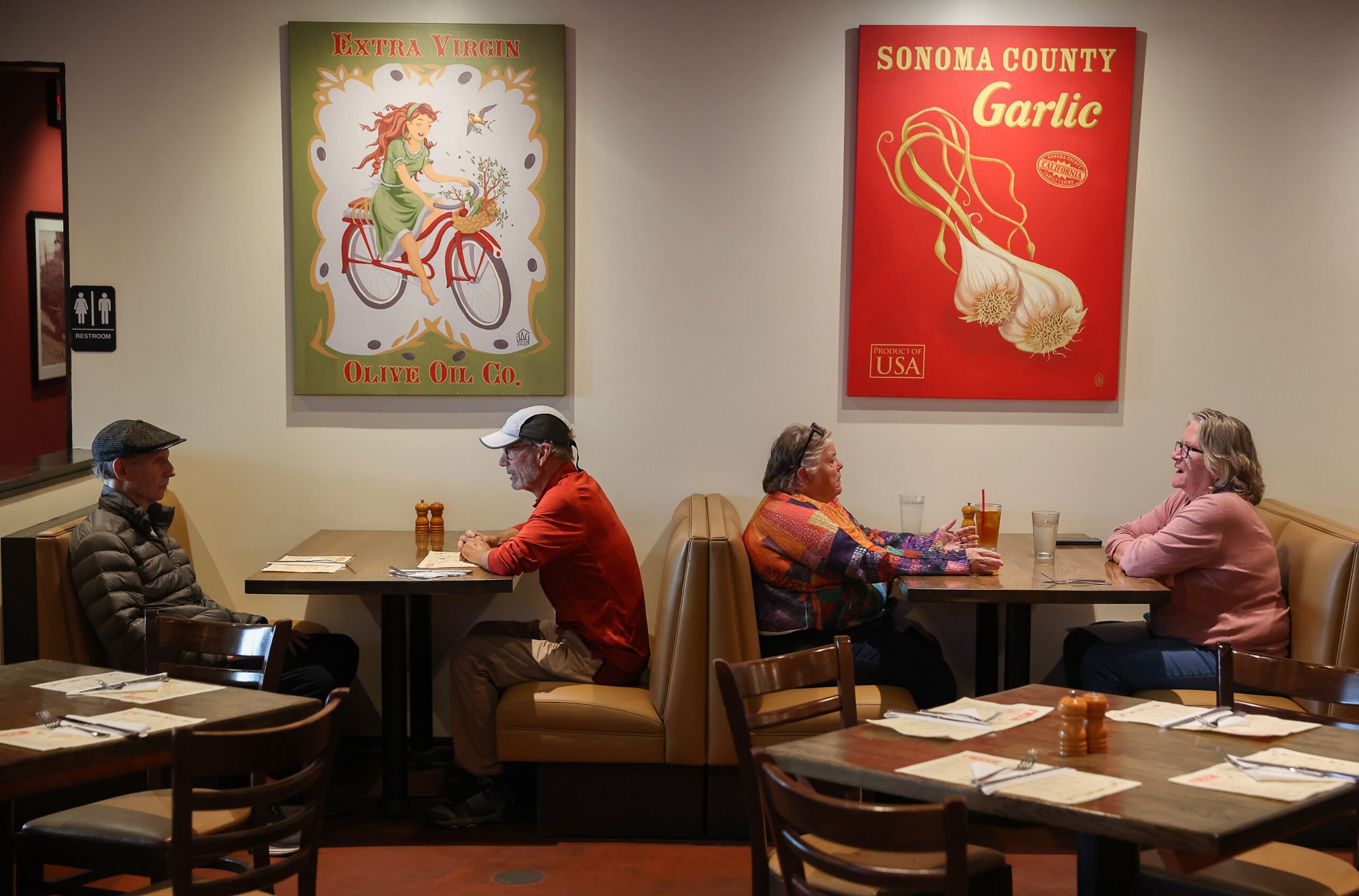 Guests await their food in booths at Roso Pizzeria & Wine Bar in Santa Rosa on Tuesday, September 30, 2025. (Christopher Chung/The Press Democrat)