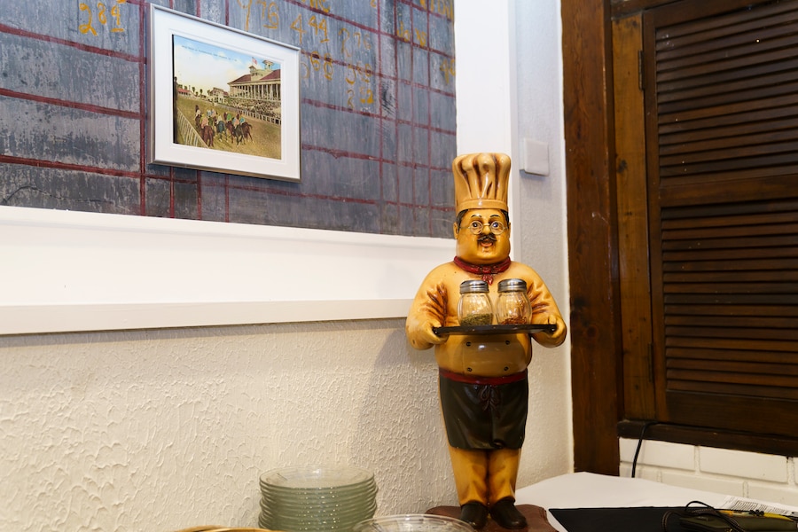 Dundalk restaurant was once a Prohibition-era, illegal horse betting parlor Dundalk restaurant was once a Prohibition-era, illegal horse betting parlor