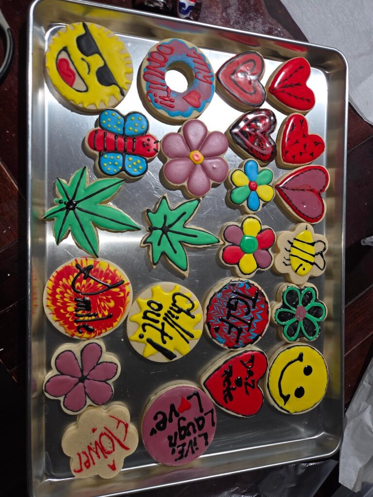 Just had some icing and decided to practice with the piping.