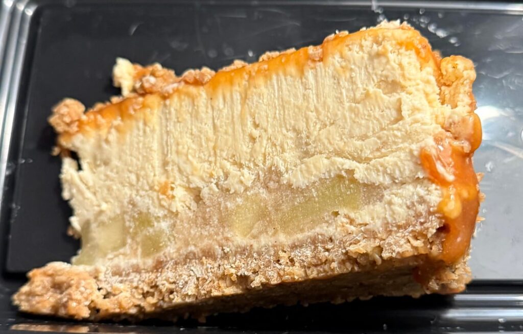 Caramel Apple Pie Cheesecake [homemade]