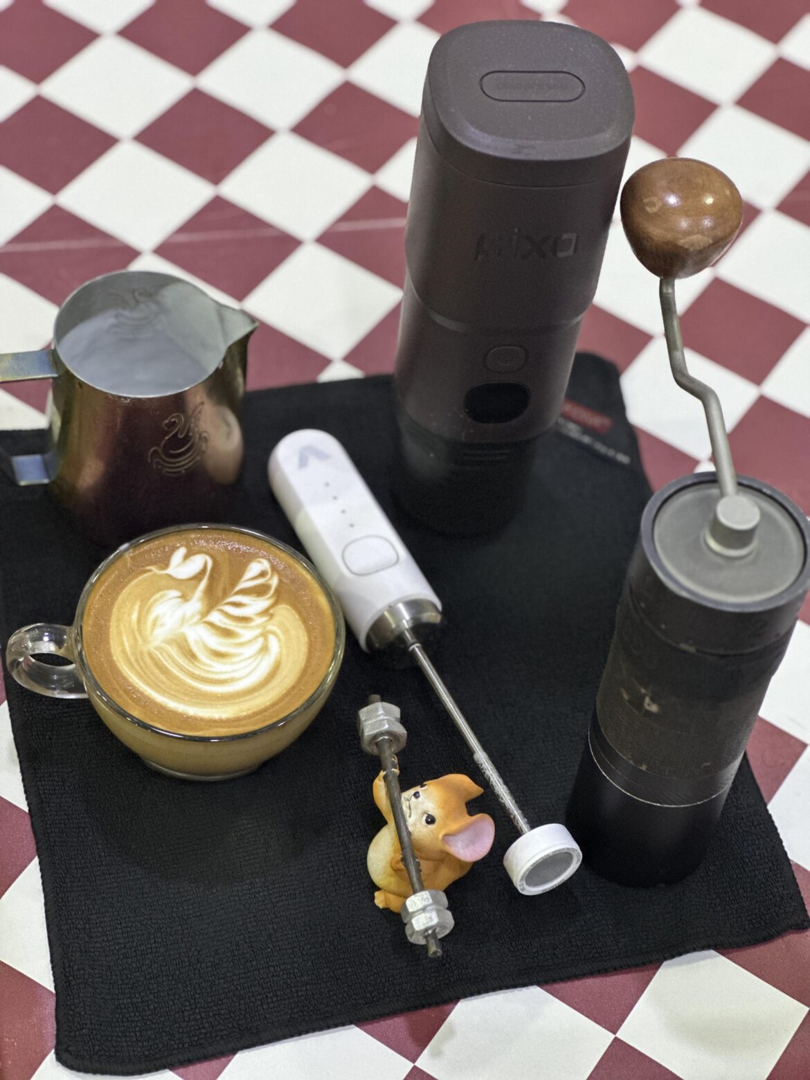 Brew without coffee machine - swan latte art