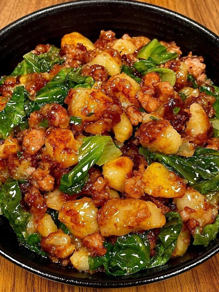 This stir-fried potatoes and leafy greens with minced meat🍖😋 is an easy, tasty dish with soft potatoes, fresh greens, and flavorful meat all cooked together. RECIPE BELOW