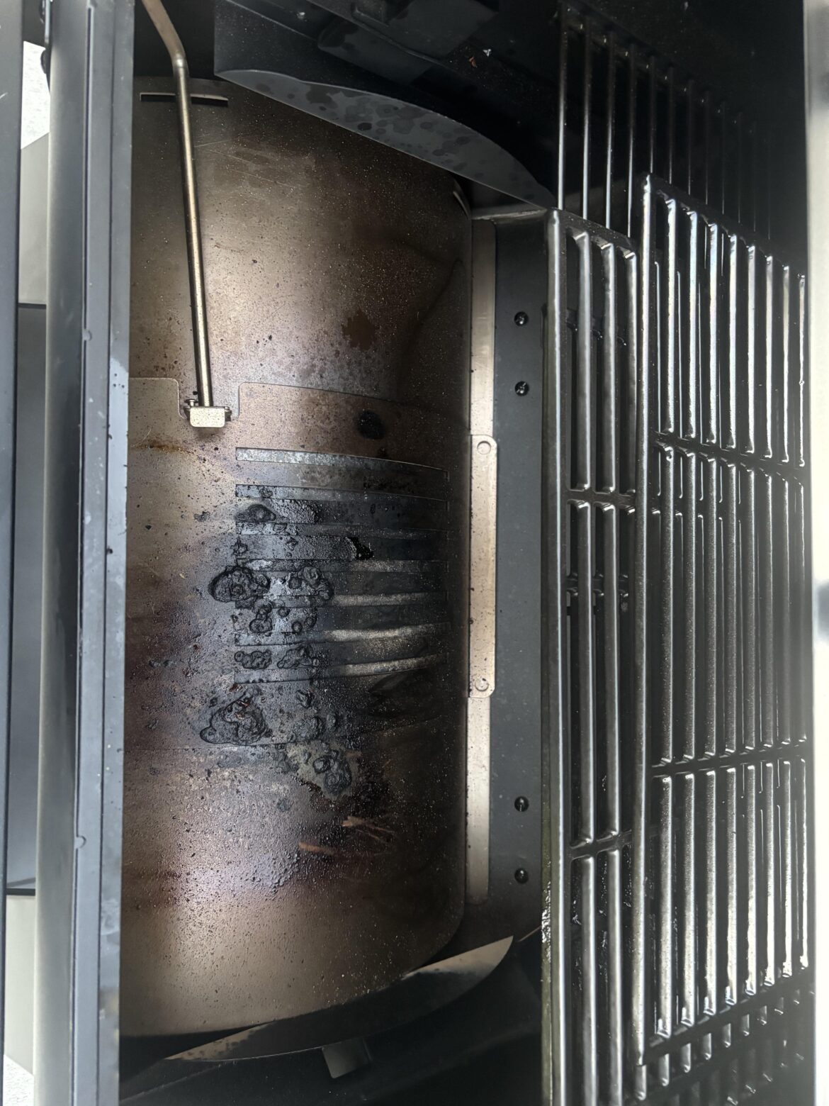 Heat Deflector is Supposed to Rest on curved sides.. right?