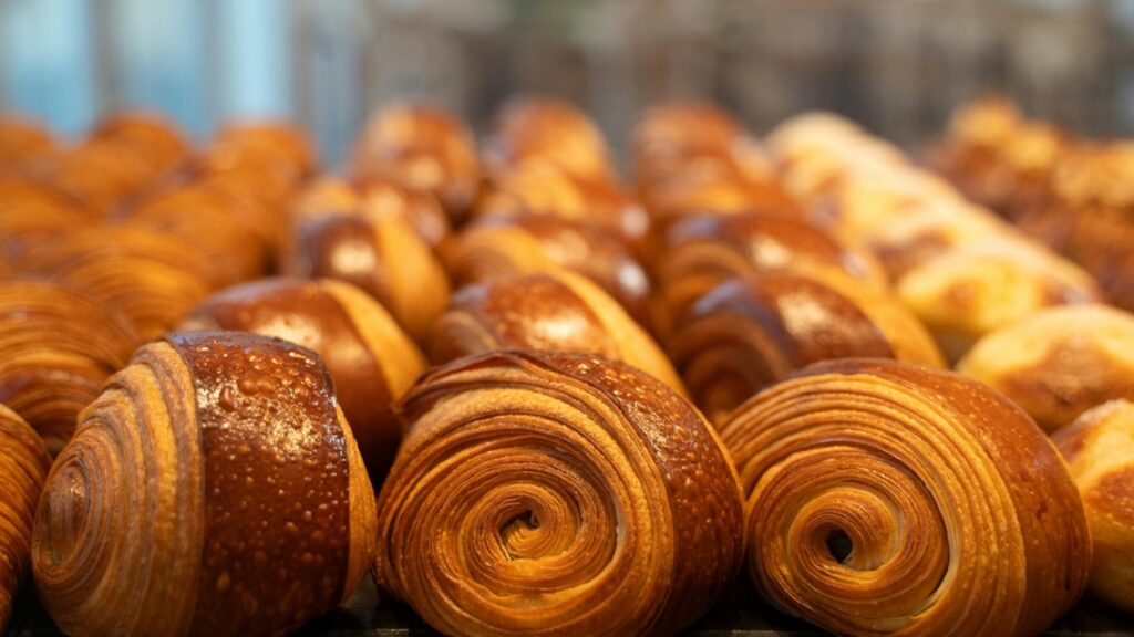 JL Patisserie responds to bad review by a Phoenix food influencer JL Patisserie responds to bad review by a Phoenix food influencer