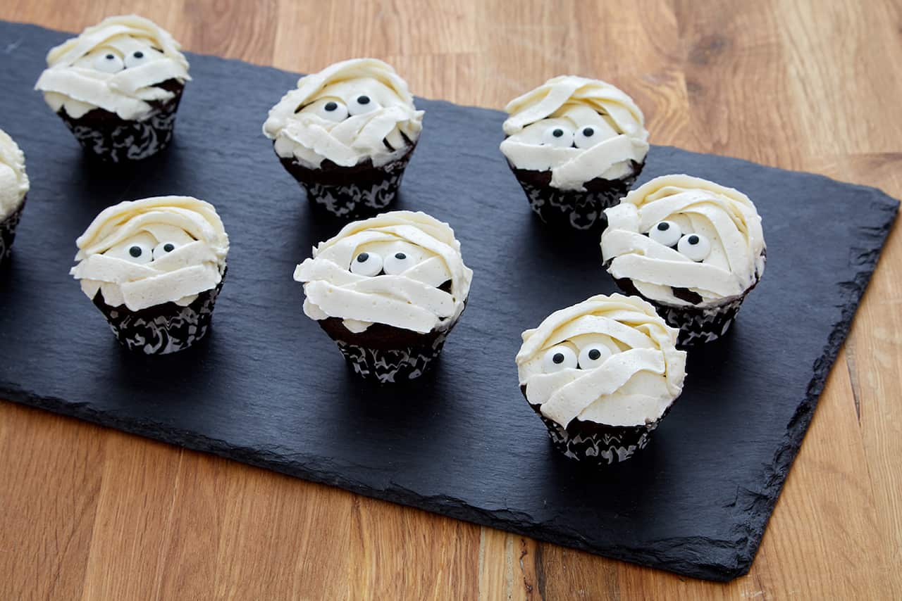 ‘I want my mumm’ mini chocolate cupcakes