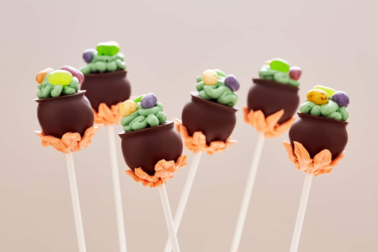 Witches’ cauldron cake pops
