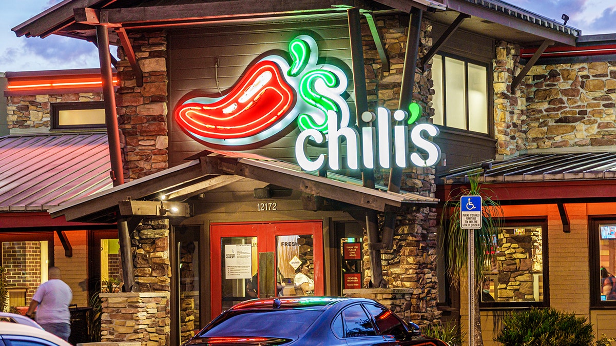 Exterior of Chilis restaurant