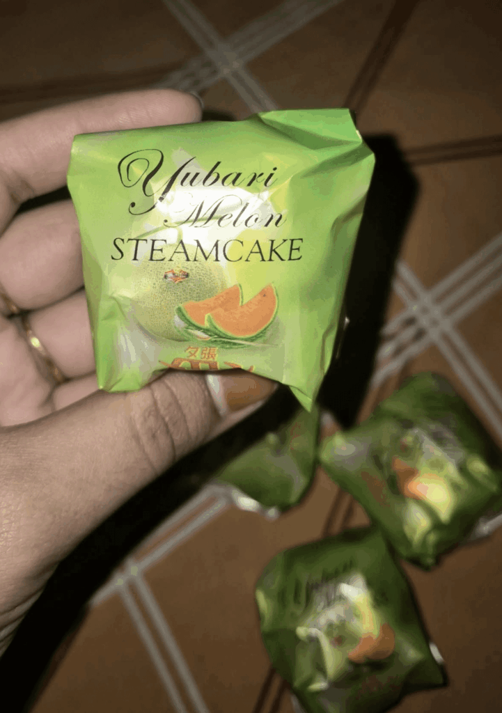 A Japanese guy who came to visit India stayed in our neighbor house....he gave me these melon steam cakes tastes so good!!!!!