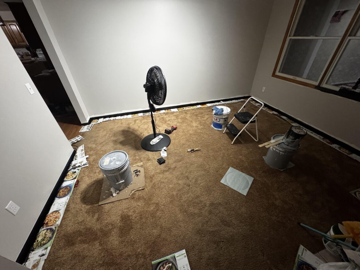 Shout out to hello fresh, worked out nice to keep the paint off my carpet lol. Tucked right under the trim!!